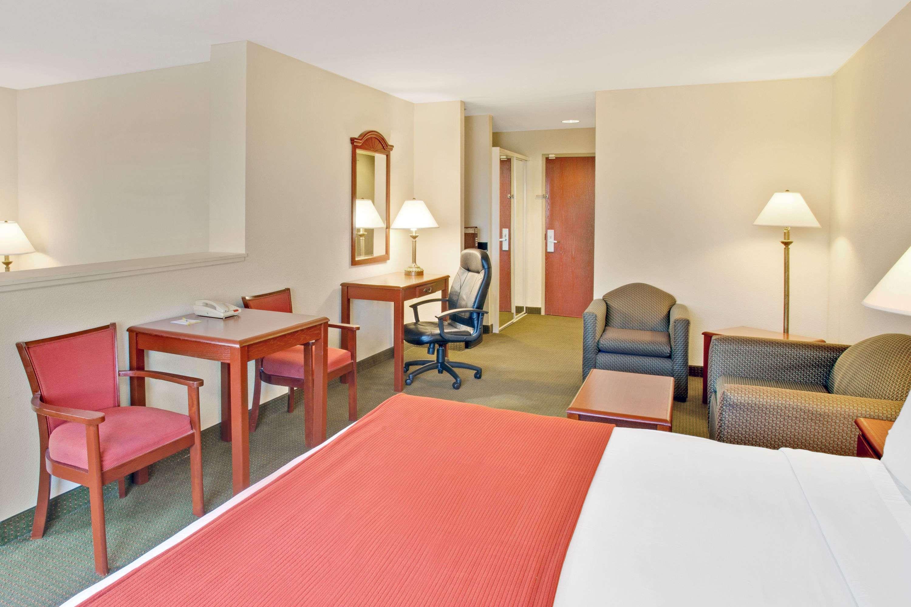 Days Inn & Suites By Wyndham Laurel Near Fort Meade Exterior foto